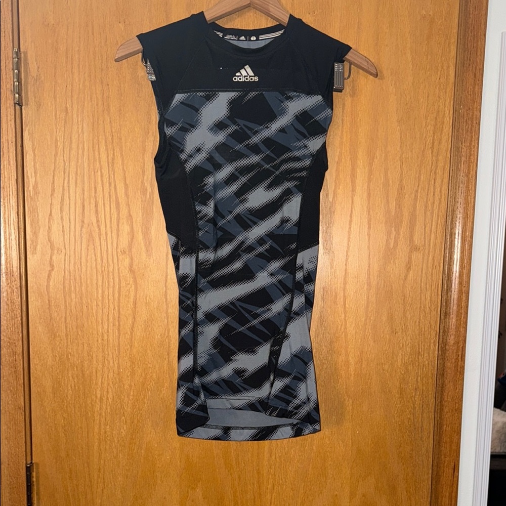Adidas Black and Gray Patterned Sleeveless Shirt